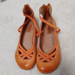 Miz Mooz Delma orange leather flats size 6